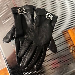Michael Kors leather gloves size P